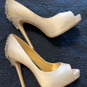 Badgley Mischka
Kiara Embellished Peep-Toe Evening Pumps